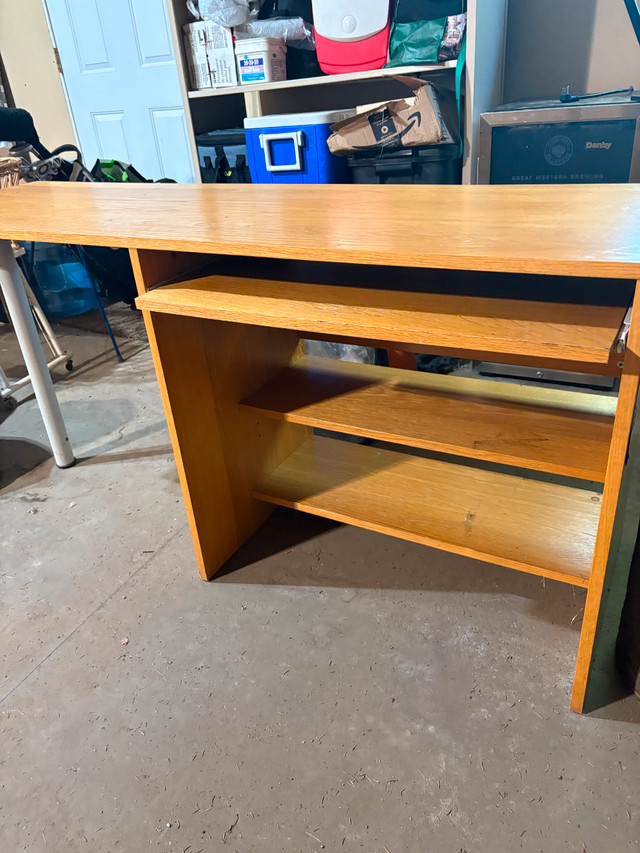 Computer desk in Desks in Edmonton