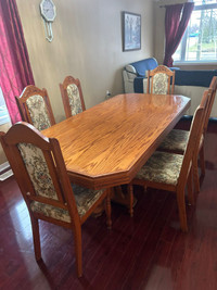 Solid wood Dining Table w/ 6 Chairs - Light Brown