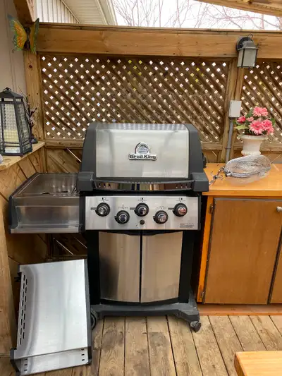 Broil King Signet™ 390 Gas Grill, View more