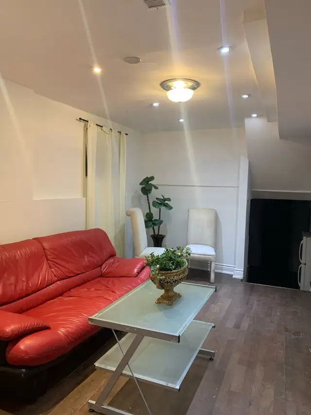 2 Bedroom, 1 Bathroom walkout basement @ Square One 63849108442369120