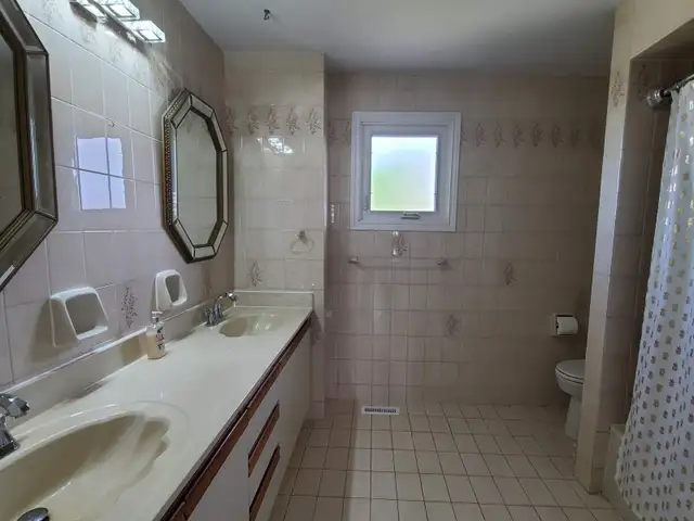 Furnished 2nd-floor private room for rent in Room Rentals & Roommates in Mississauga / Peel Region - Image 4