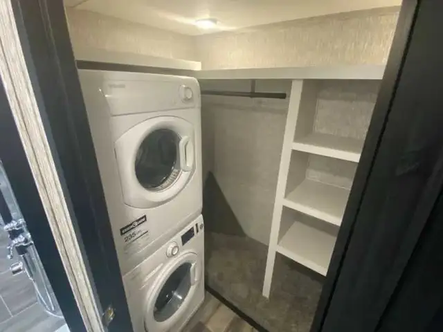 BRAND NEW NEVER USED 5TH WHEEL  in Travel Trailers & Campers in Kingston - Image 10