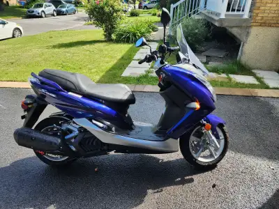 2015 Yamaha Smaz xc155 odomètre 51km a vendre 3800$nego rien a faire dessus comme neuf. C'etais une...