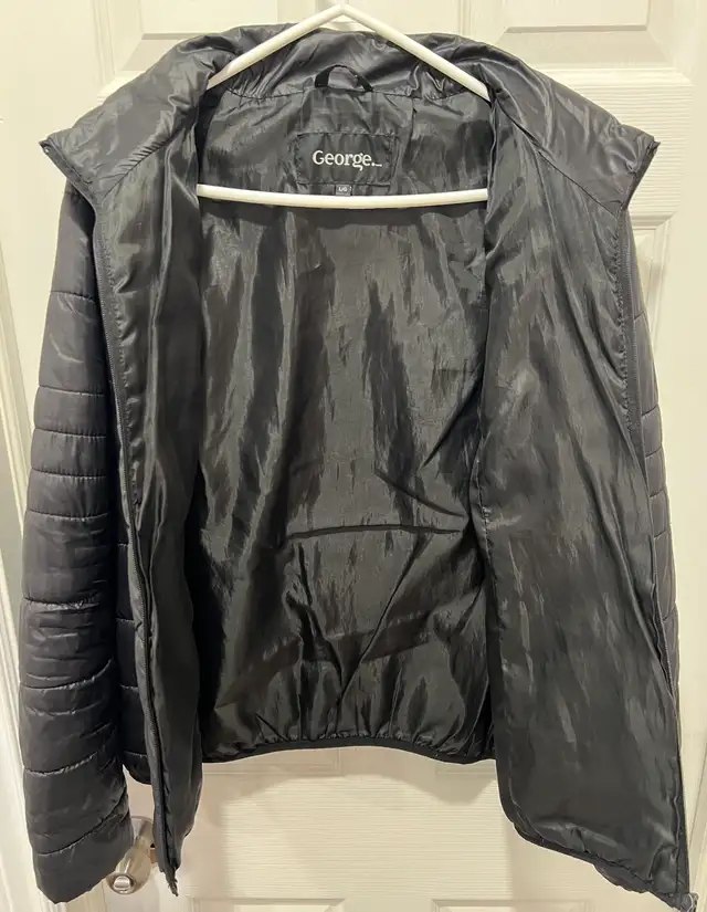 Women’s Puffer Jacket in Women's - Tops & Outerwear in Markham / York Region - Image 4