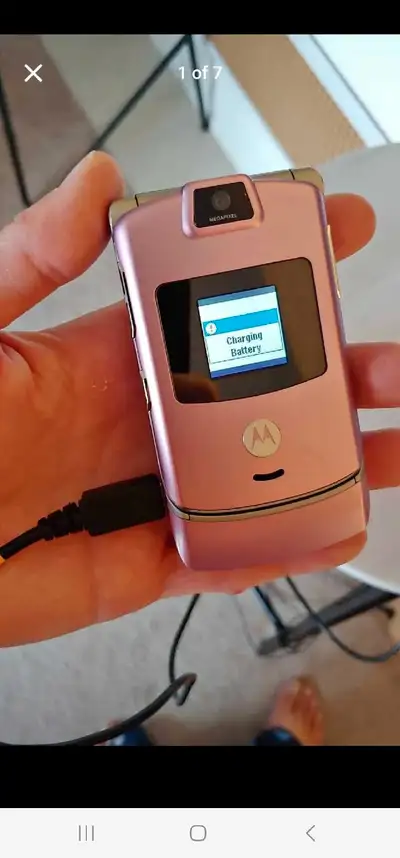 Motorola RAZR flip phone Pink and Grey, View more