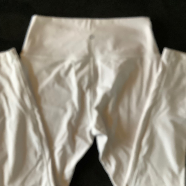 Lululemon leggings size 10 in Women's - Bottoms in Ottawa - Image 3