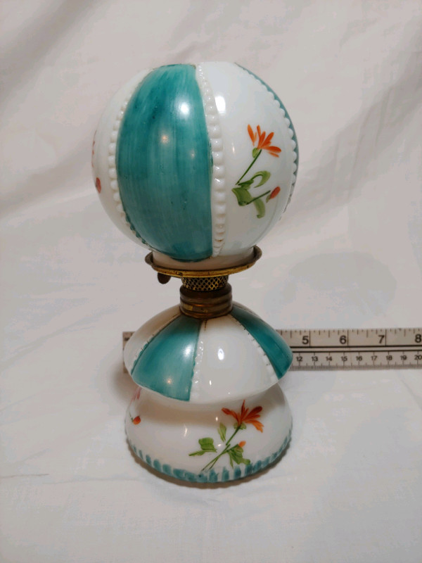 Antique Miniature Oil Lamp dans Art et objets de collection  à Ouest de l’Île - Image 4