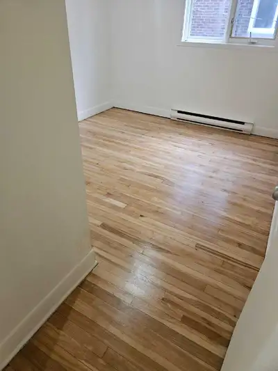 Je propose un joli apparemmentt 4 1/2 à louer, prêt à accueillir ses prochains locataires. L'apparte...