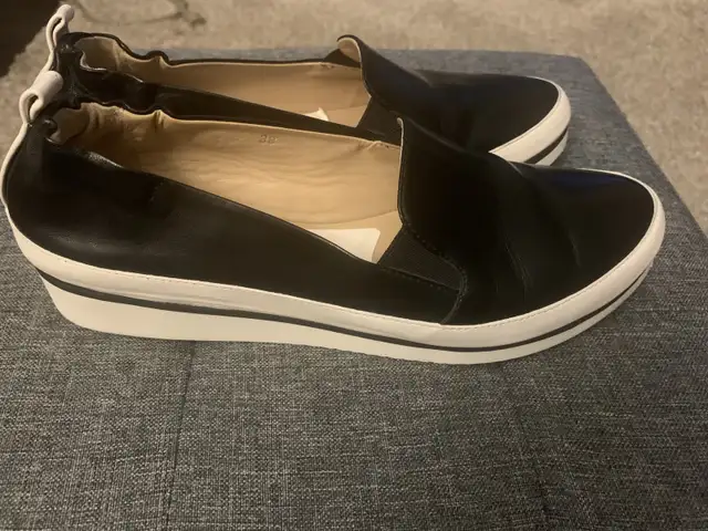 Ron White Shoes - Size 38 in Women's - Shoes in Oshawa / Durham Region - Image 4