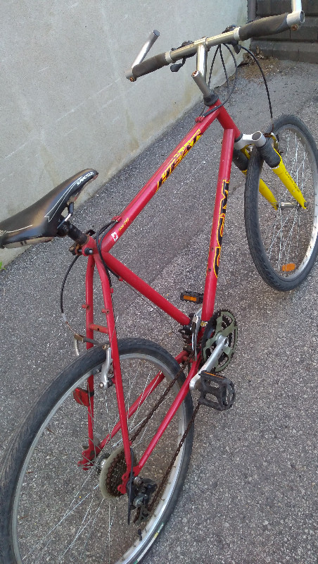 Vélo tout terrain, suspension avant,  CCM HEAT 26” - 21 vitesses dans De Montagne  à Ville de Montréal - Image 2