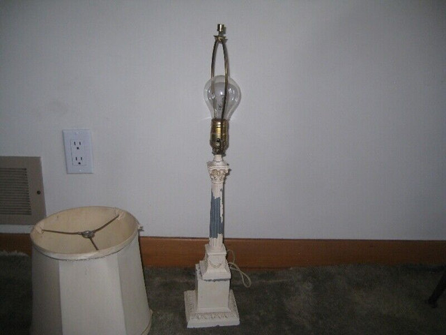 ANTIQUE METAL POST TABLE LAMP in Arts & Collectibles in City of Toronto - Image 2
