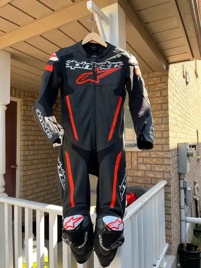 Alpinestars Missile V track suit. Only worn a few times. It’s a 42/52 bit Asian fit so a little shor...
