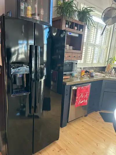 GE fridge/ freezer black with ice/ water, View more