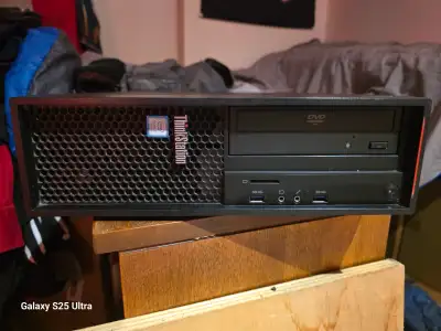 Ordinateur / computer Levono ThinkStation, View more