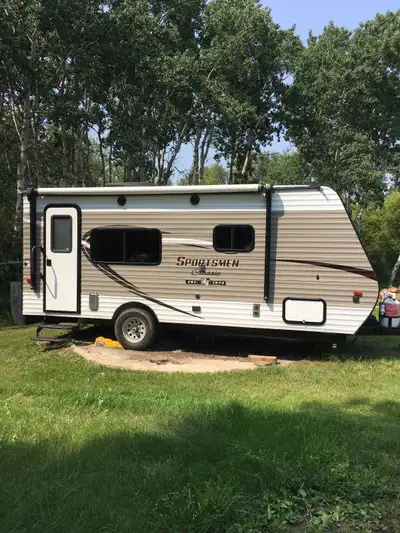 2017 KZ Sportsman toy hauler. Bought new in 2019.Half ton towable. We hauled our Harley Triglide to...