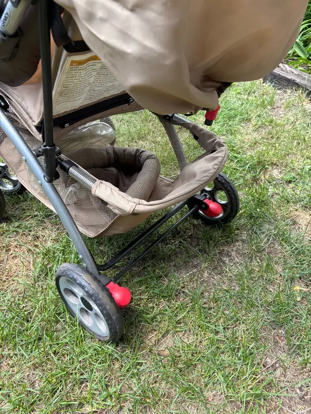 baby stroller - hardly used - great deal in Strollers, Carriers & Car Seats in City of Toronto - Image 4