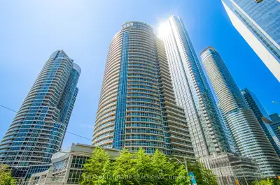 Luxury waterfront 1 bed 1 bath condo at Waterclub on Queens Quay! Bright SE-facing unit with stunnin...