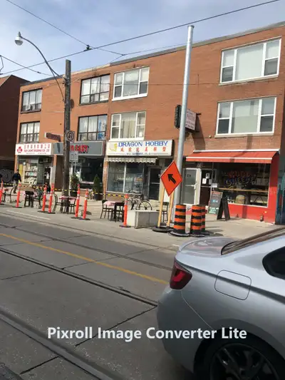 3 bedroom apt for rent near Broadview and Gerrard, close to several colleges near by, suitable for i...