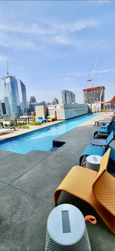 Très grand studio tout meublé dans le cœur de Griffintown avec des grandes fenêtres et beaucoup des...