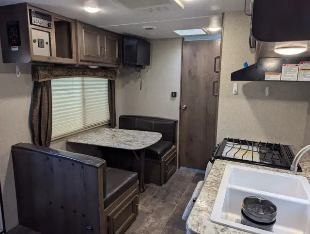 2019 Keystone Passport, 24ft in Travel Trailers & Campers in Campbell River - Image 6