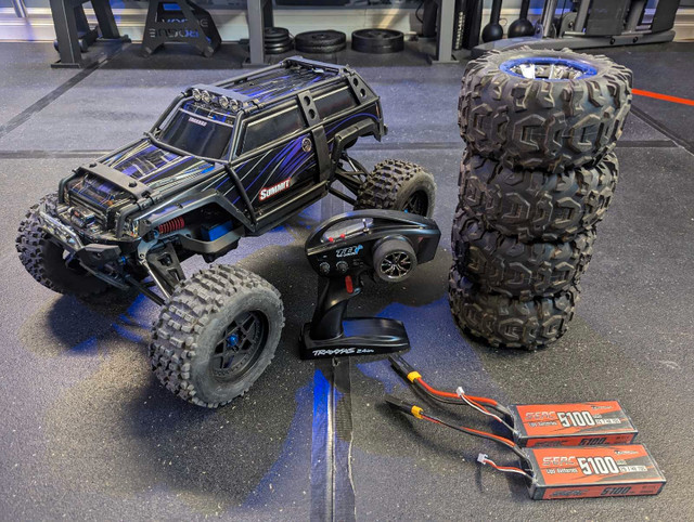 1/10Traxxas Summit with lipo's, extra wheels. Excellent conditio in Hobbies & Crafts in Windsor Region