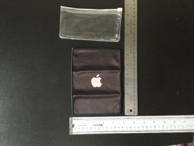 APPLE Polishing Cloth with Ziptop Holder computer polish cleaner in Cell Phone Accessories in Saskatoon - Image 3