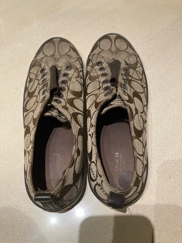 Espadrilles Coach, 8,5US femmes in Men's Shoes in City of Montréal - Image 3