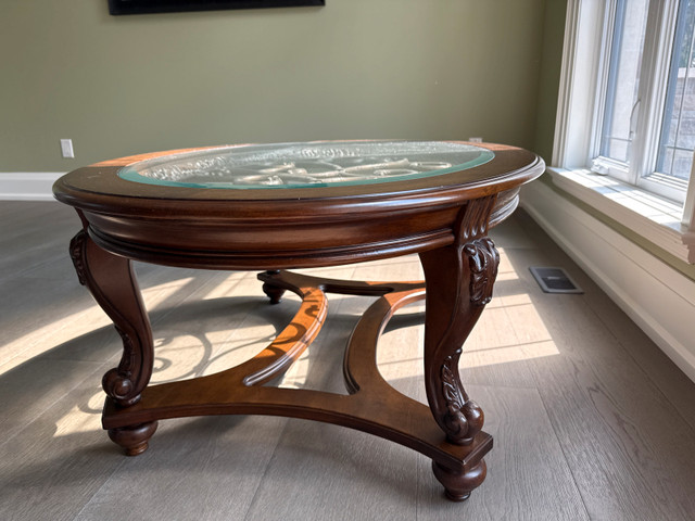 Oval Glass Top Coffee Table in Coffee Tables in Markham / York Region - Image 2