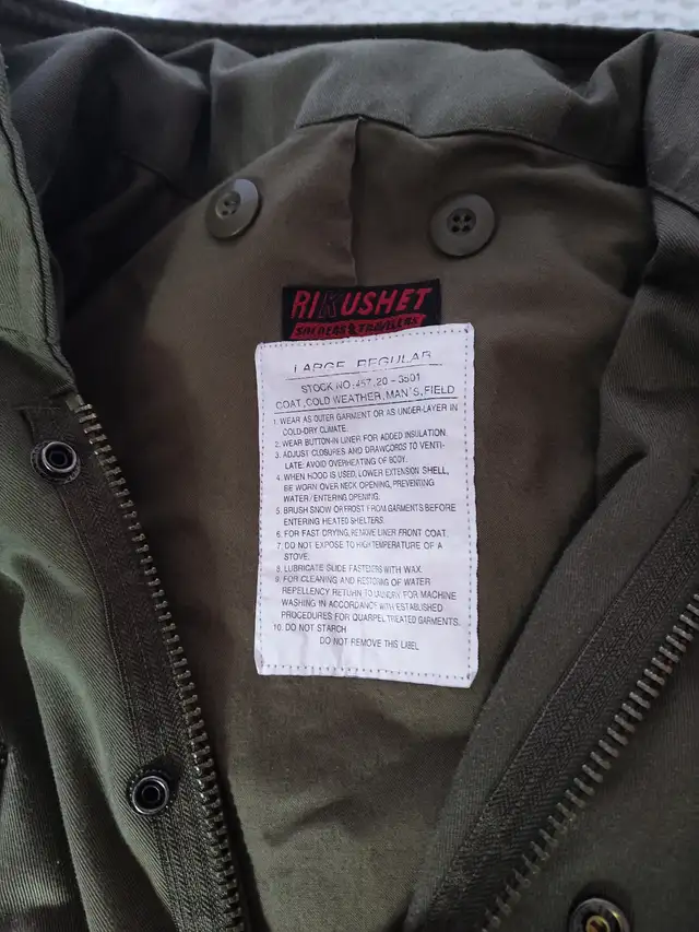MEN'S MILITARY STYLE LINED COAT. SIZE LARGE- 46 INCHES. EX. in Men's in Cole Harbour - Image 3