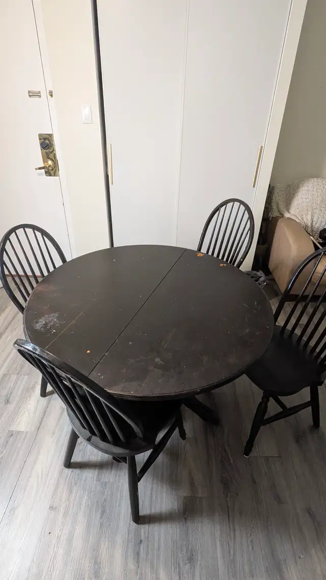 Round Wooden Dining Table with 4 Chairs in Dining Tables & Sets in City of Toronto - Image 4