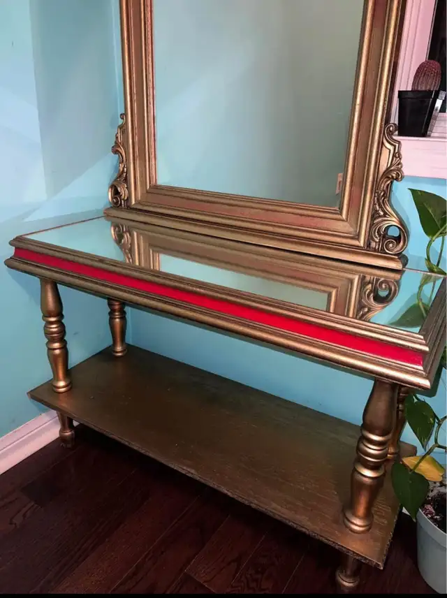 Vintage/ antique rare find vanity very beautiful and elegant gol in Home Décor & Accents in Oakville / Halton Region - Image 3