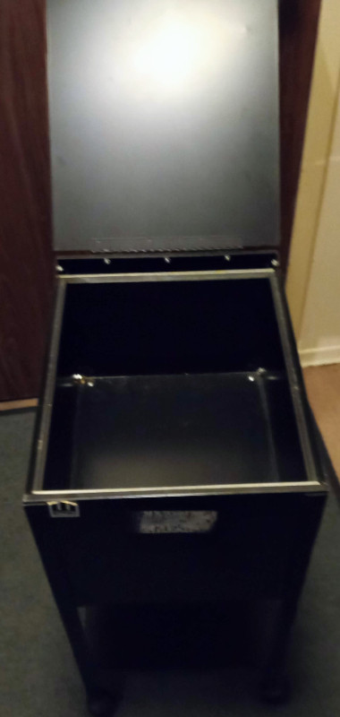 2 File cabinets, 1 heavy duty tan colour, 1 regular duty black. in Other Business & Industrial in Oshawa / Durham Region - Image 4
