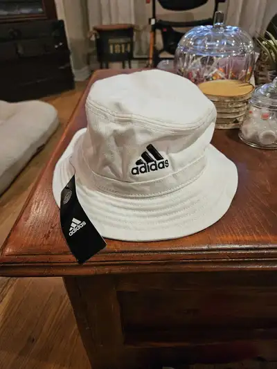 Adidas Chapeau Bob, View more