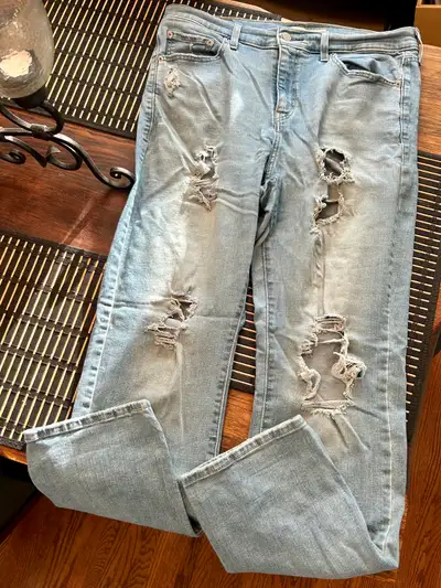 14W-Levi's-724-high rise straight-denim jeans (ripped/holes)., View more