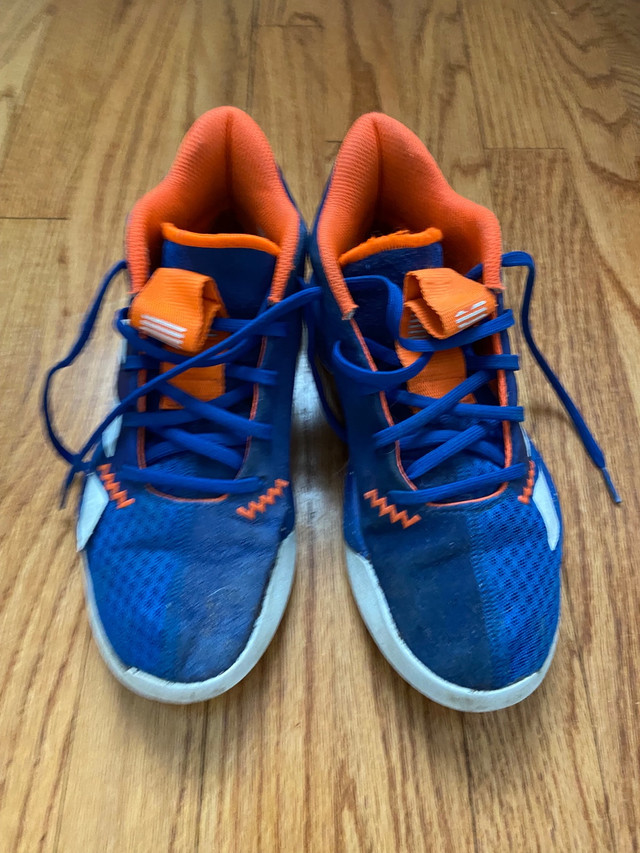 Adidas kids basketball shoes, size 5 in Basketball in Ottawa - Image 2