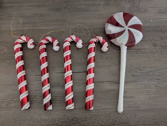 Christmas red,silver,white decoration lot in Holiday, Event & Seasonal in City of Montréal - Image 10