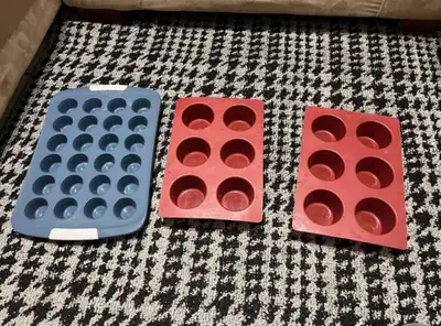 muffin pans in great condition, View more