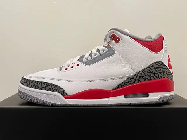 Air Jordan 3 Fire Red 2022 size 10.5 in Men's Shoes in City of Toronto - Image 4
