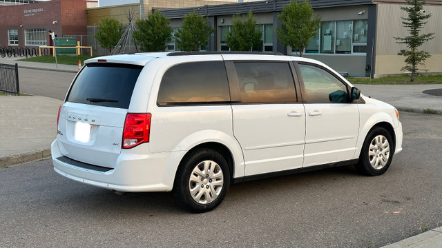 2017 Dodge Grand Caravan - SXT - Excellent Condition in Cars & Trucks in Fort McMurray - Image 4