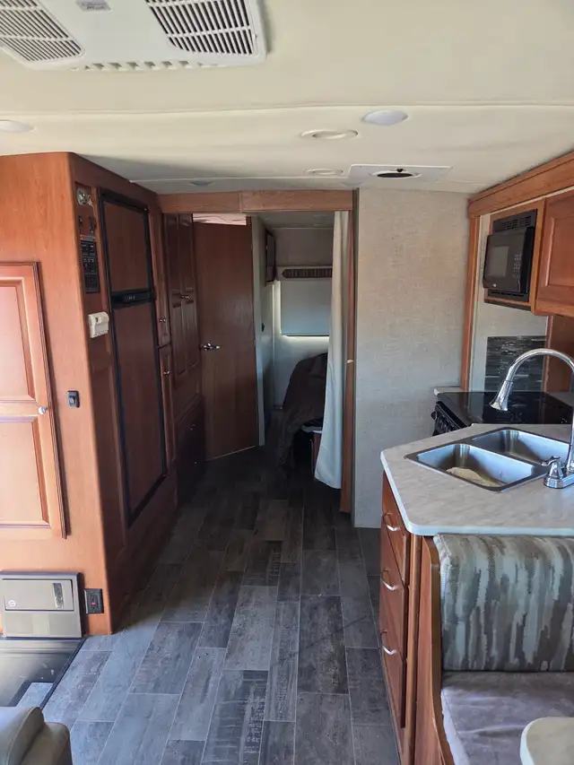 Motorhome in RVs & Motorhomes in Ottawa - Image 6