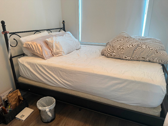 Queen bed set in Beds & Mattresses in Calgary
