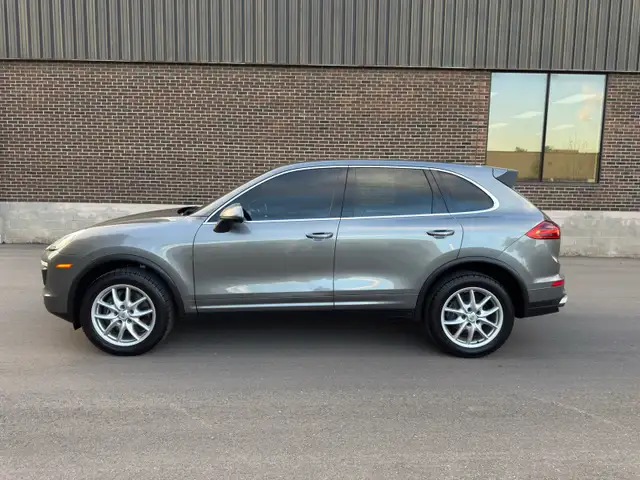 2016 Porsche Cayenne577405888349480961
