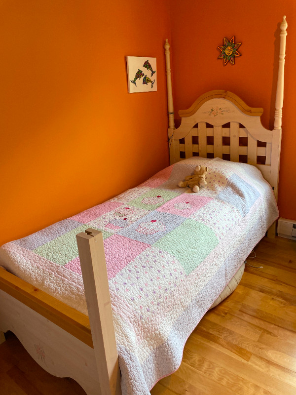 Single Poster Bedroom Set dans Lits et matelas  à Dartmouth - Image 3
