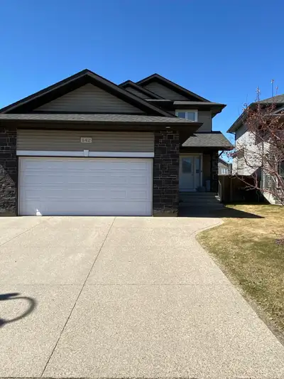 3 bedroom 2.5 bathroom with I attached garage house for rent in Stonebridge. Amenities close by incl...