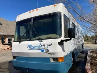 Detroit series 40 , new steering tires ,Onan genny hydraulic leveling,outdoor kitchen , totally redo...