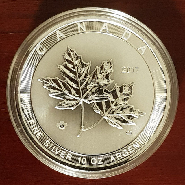 RCM 2017 Magnificent Maple Leaf 9999 Pure Fune Silver 10 oz Coin dans Art et objets de collection  à Ville de Montréal