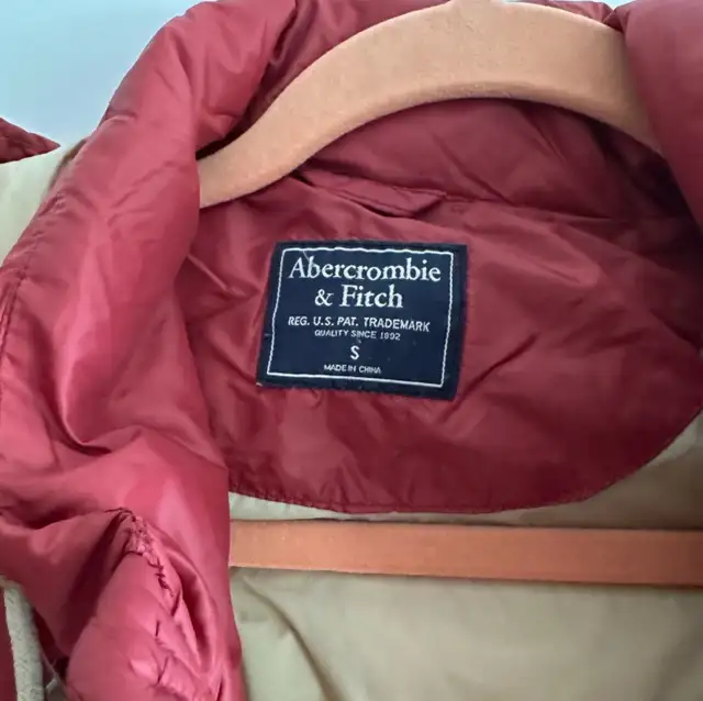Abercrombie & Fitch Puffer for men in Women's - Tops & Outerwear in City of Montréal - Image 6