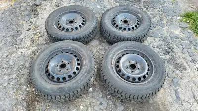 195/65/R15 Used for one winter on a 2009 Volkswagen Jetta. Reliable tires, tread is good. 15in rims.