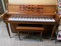 Piano Yorkdale de KAWAI 42 pouce , excellente condition