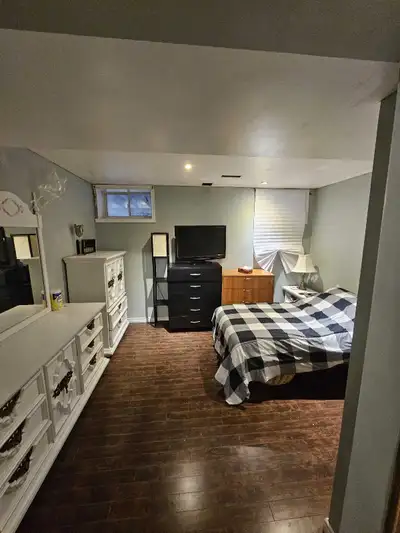 Room for rent in Bowmanville. Everything included. Internet,hydro, electricity. Fully furnished Bowm...